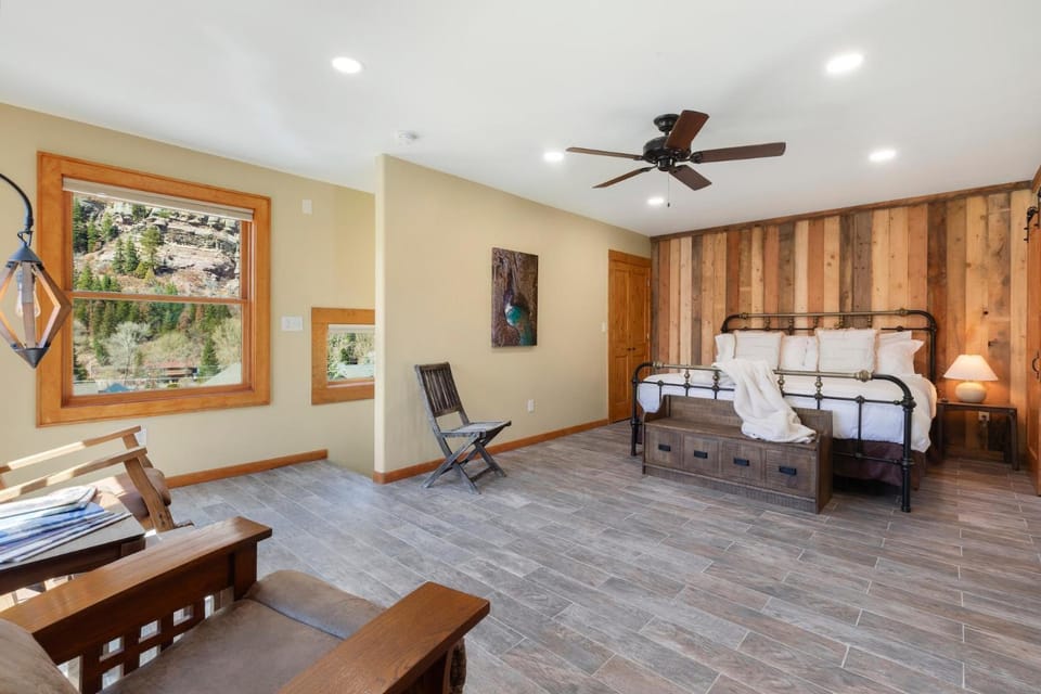 736 1/2 B Main Street, Loft Studio House in Ouray