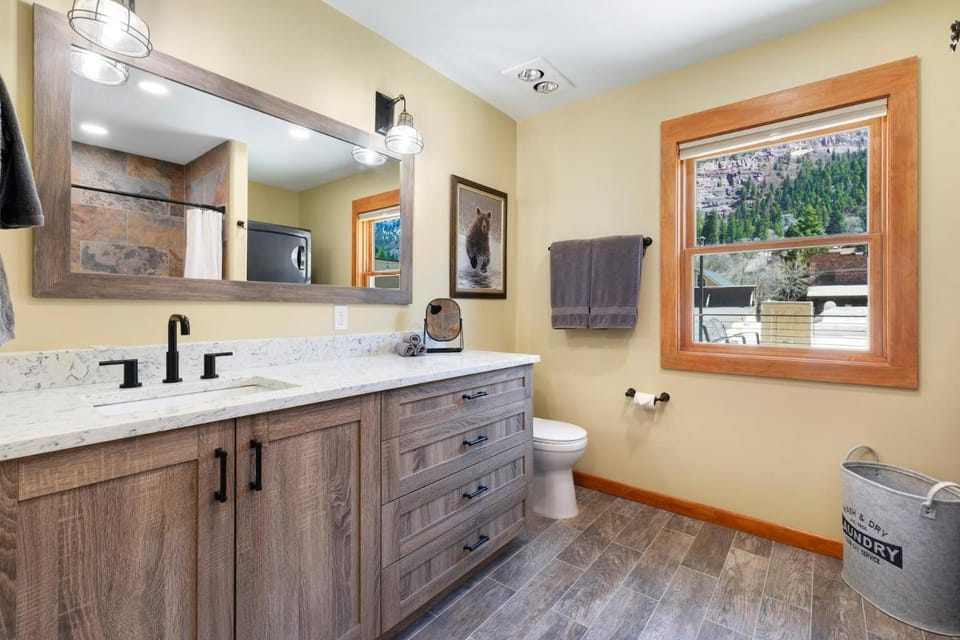 736 1/2 B Main Street, Loft Studio House in Ouray