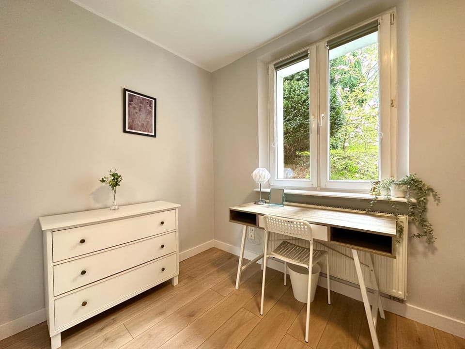 Photo of the whole room, hair dresser