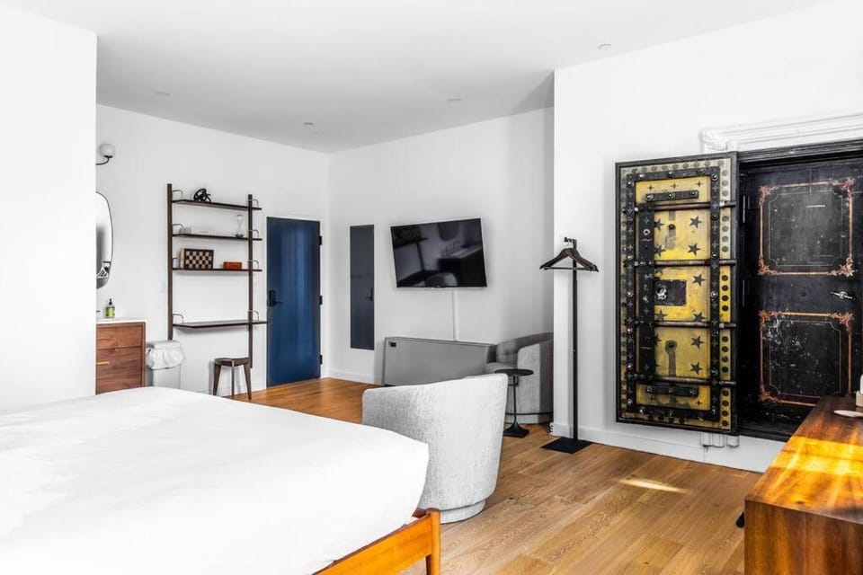 Historic Hotel, King Bed, Market Square View, Room # 201 Apartment in Bangor