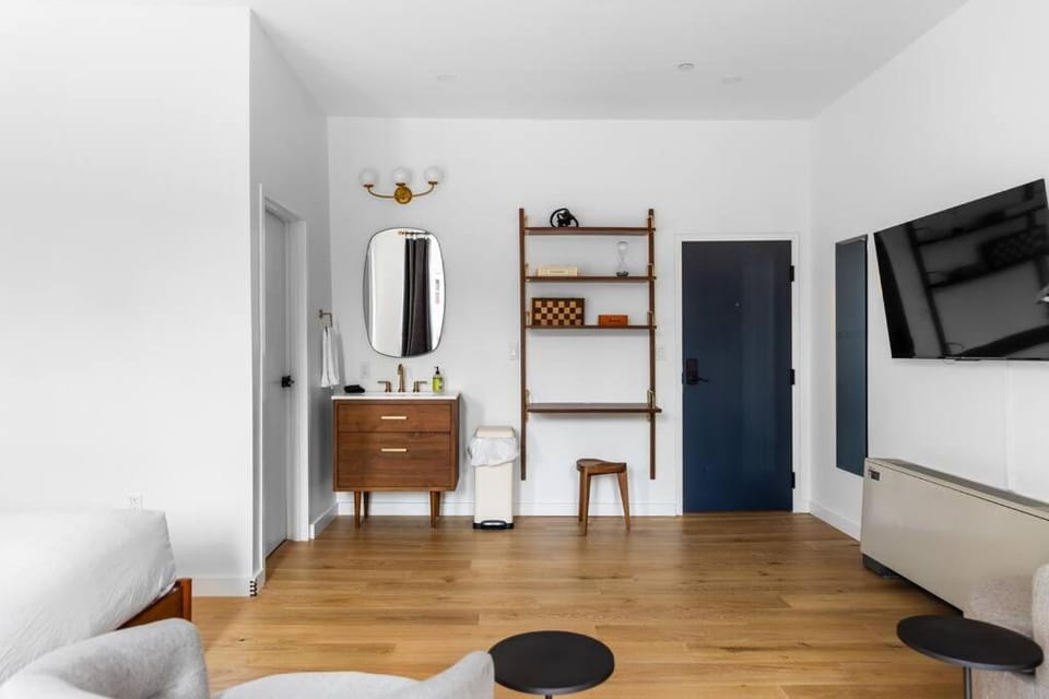 Historic Hotel, King Bed, Market Square View, Room # 201 Apartment in Bangor