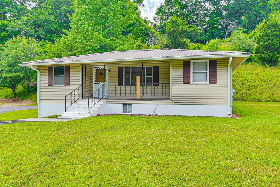 Home w/ Bunkroom: 2 Mi to Hatfield & McCoy Trail House in West Virginia
