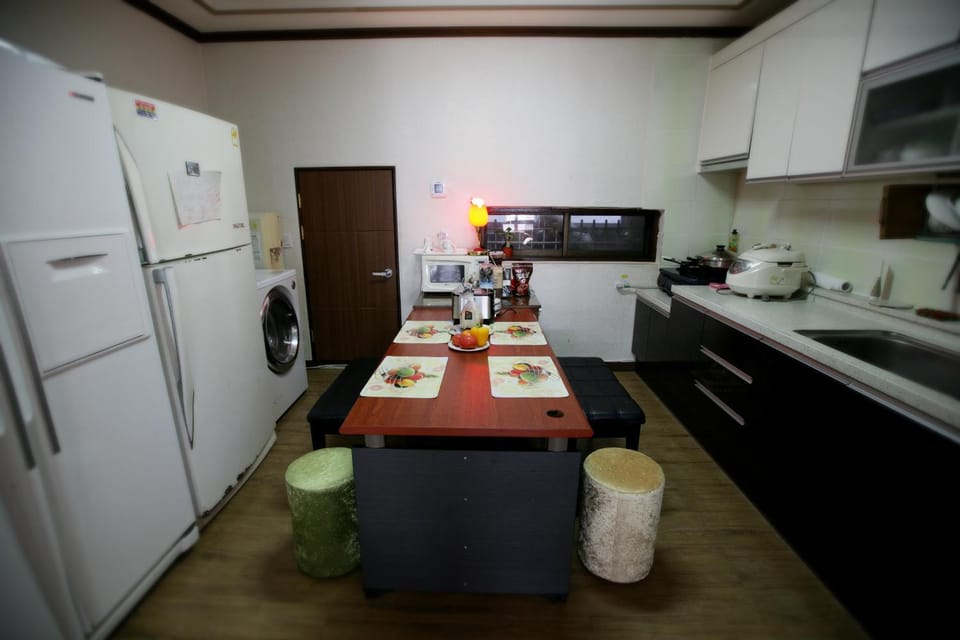 Communal lounge/ TV room, Kitchen or kitchenette