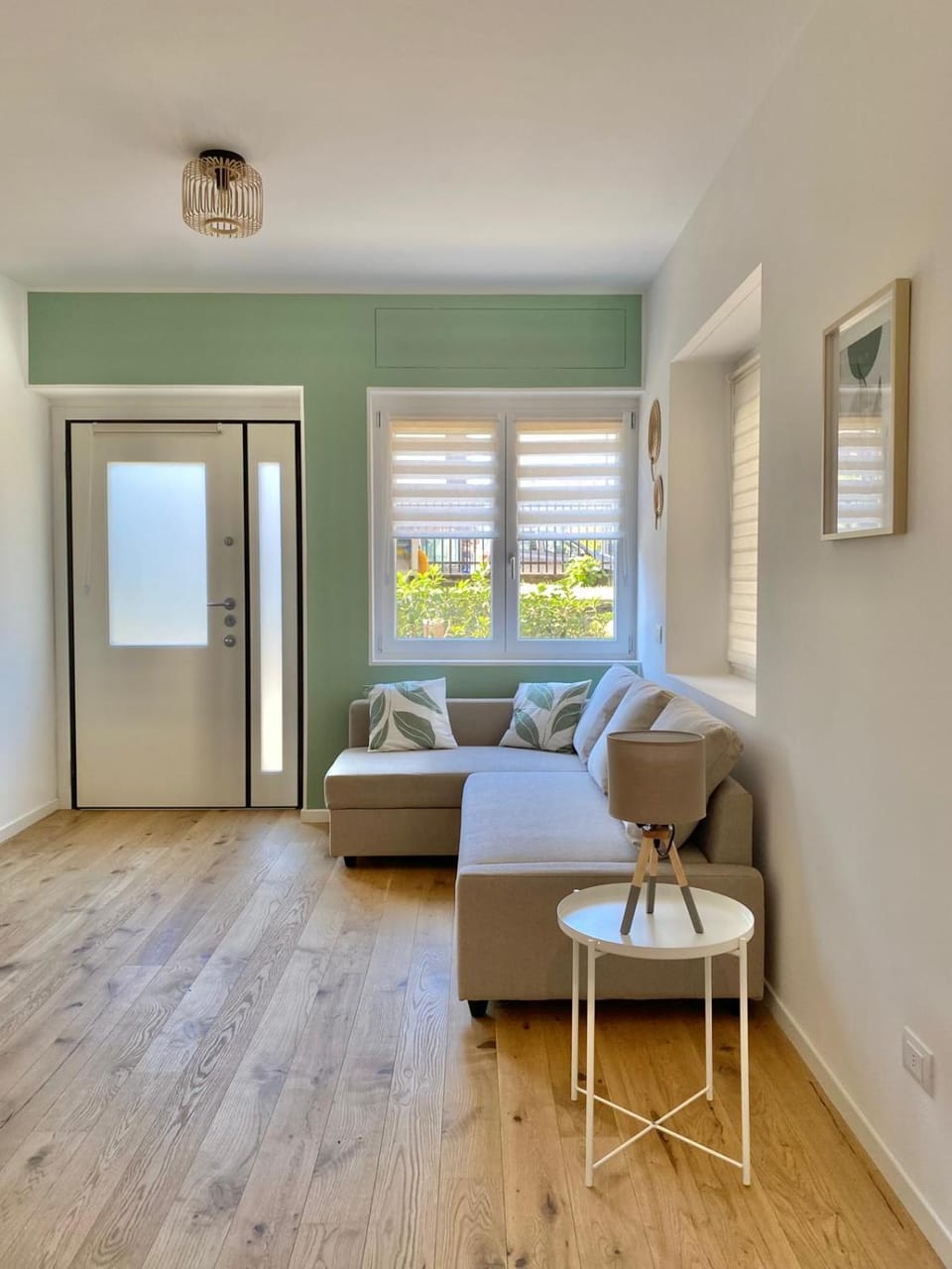 Living room, Photo of the whole room