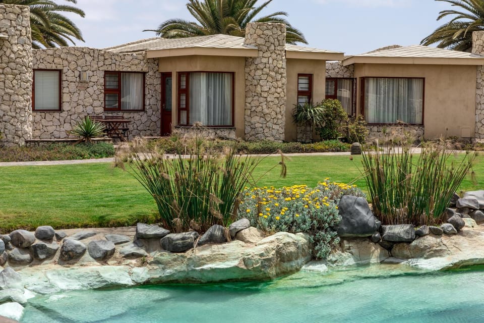Property building, Garden, Pool view, Swimming pool