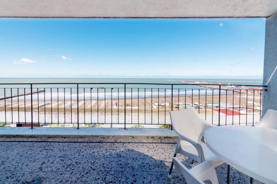 Natural landscape, View (from property/room), Balcony/Terrace, Balcony/Terrace, Dining area, Beach, Sea view