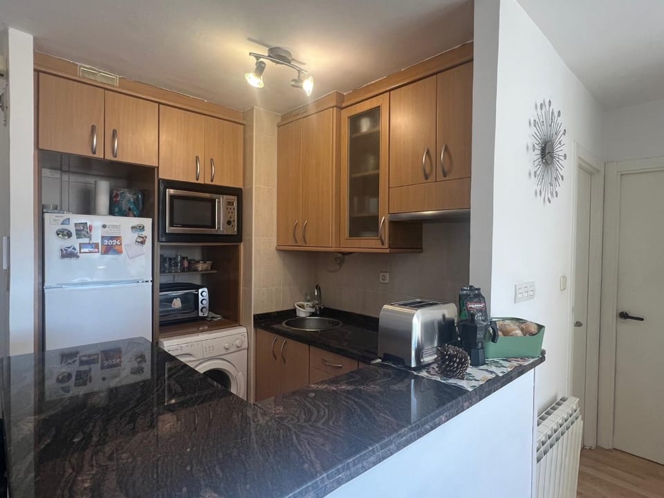 Kitchen or kitchenette, Dining area, minibar, pet friendly, stove, toaster