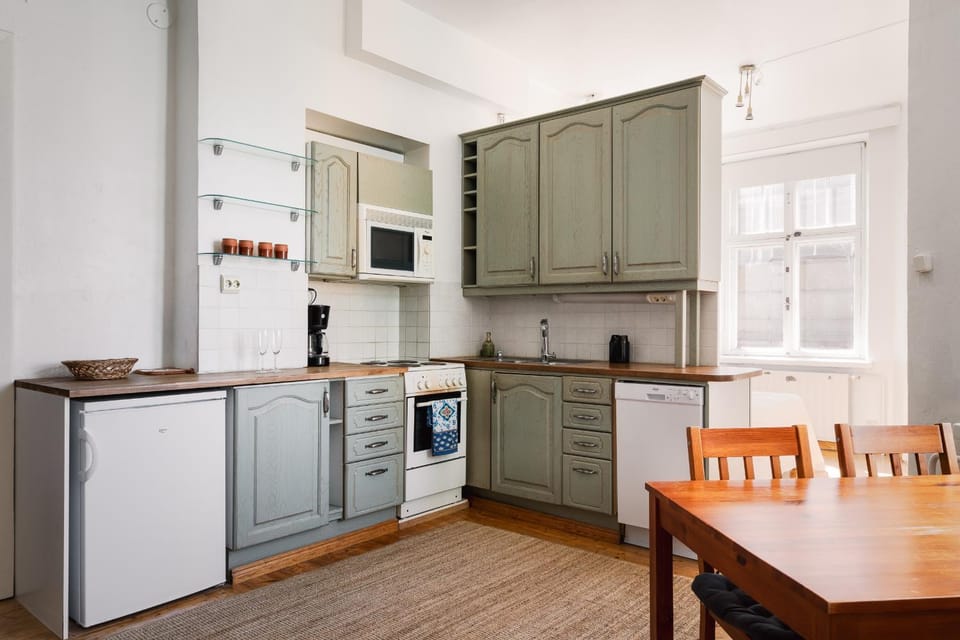 Kitchen or kitchenette, Dining area, dishwasher, oven, stove