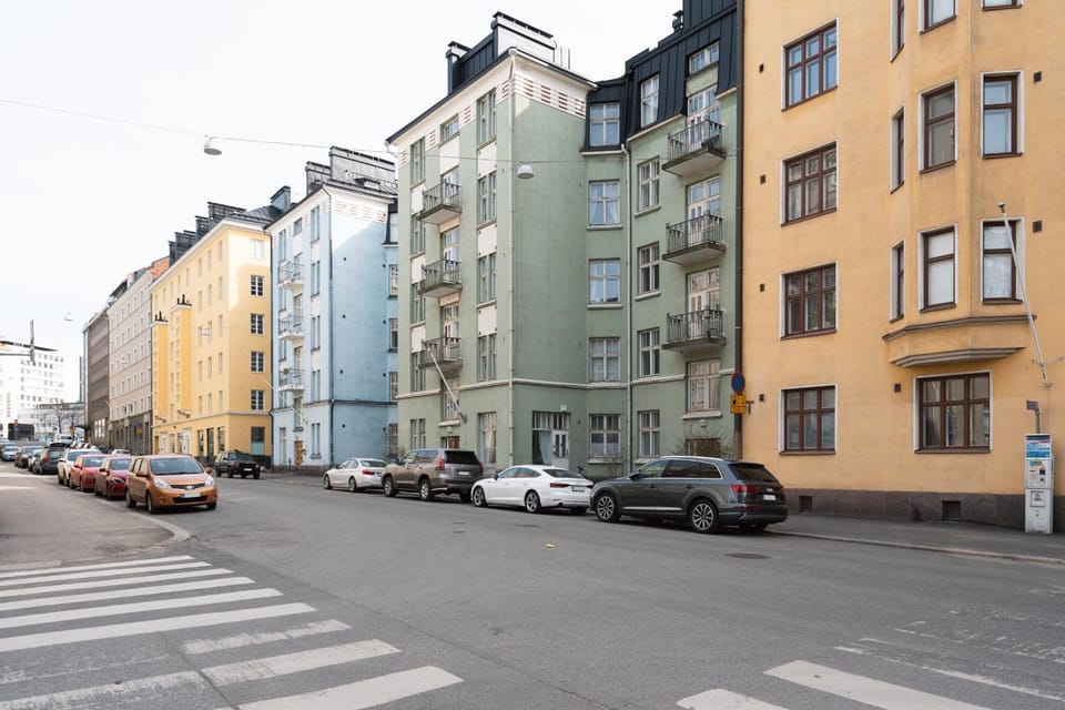 Property building, Day, Neighbourhood, City view, Street view, Location, Parking
