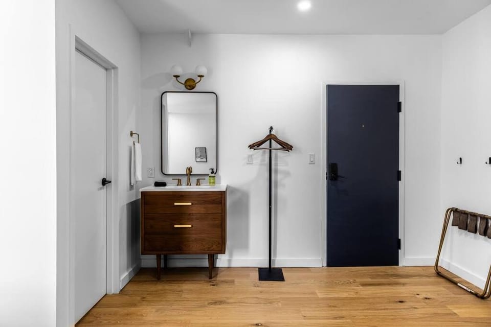 King Bed, Historic DTWN Hotel, Coffee Shop, Room # 202 Apartment in Bangor