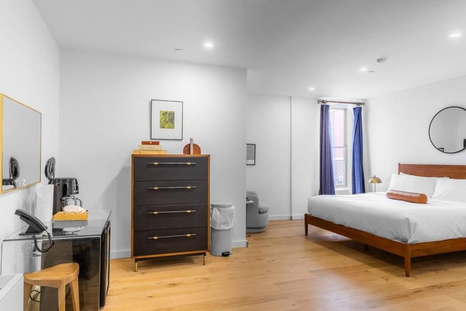 King Bed, Historic DTWN Hotel, Coffee Shop, Room # 202 Apartment in Bangor