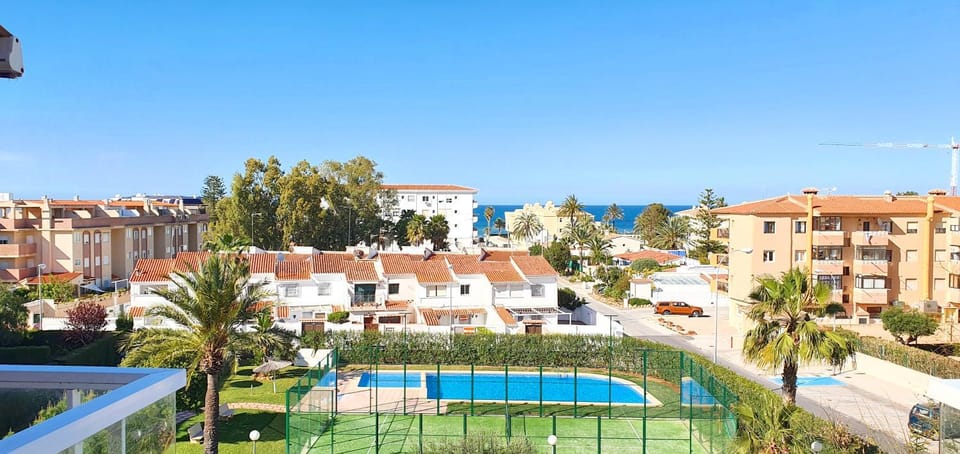Pool view, Sea view