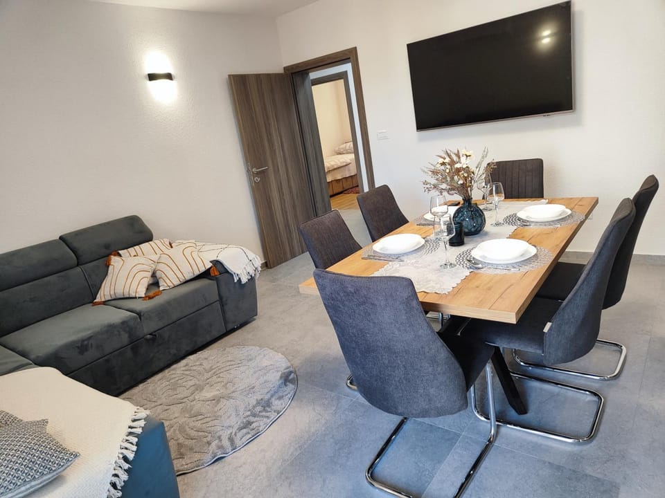 TV and multimedia, Living room, Dining area