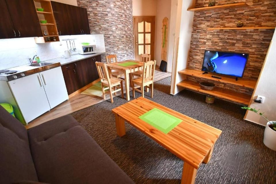 TV and multimedia, Kitchen or kitchenette, Living room, Dining area, minibar, stove