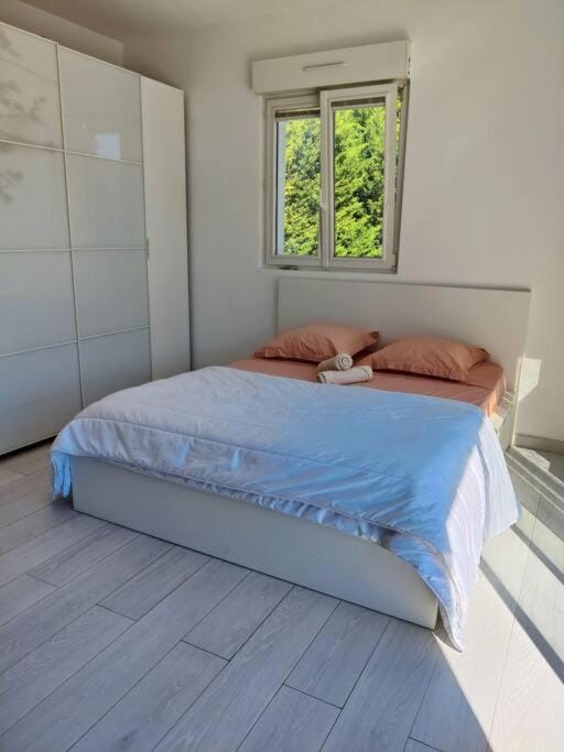 Bed, Bedroom