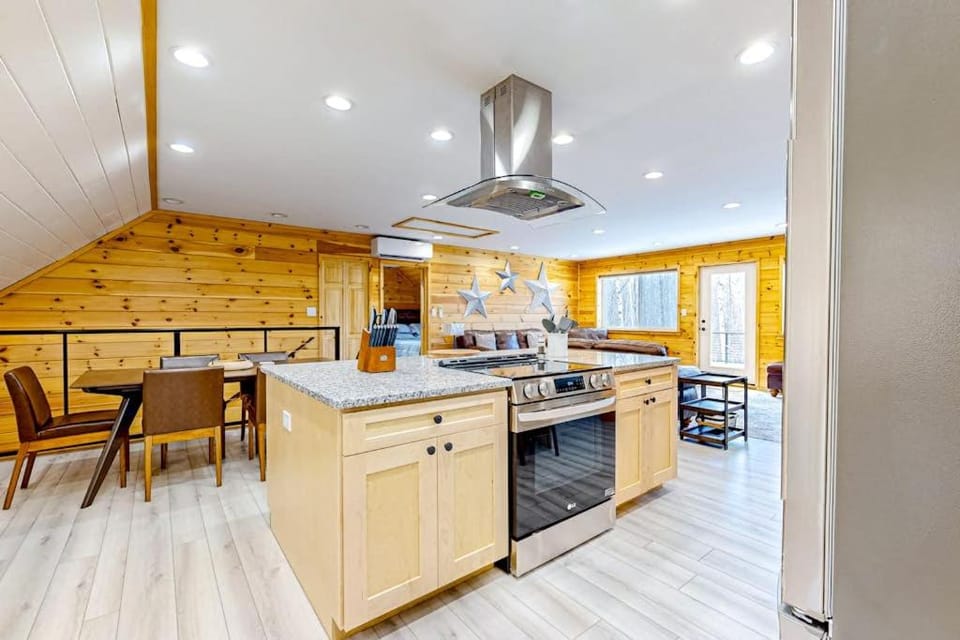 Kitchen or kitchenette, kitchen