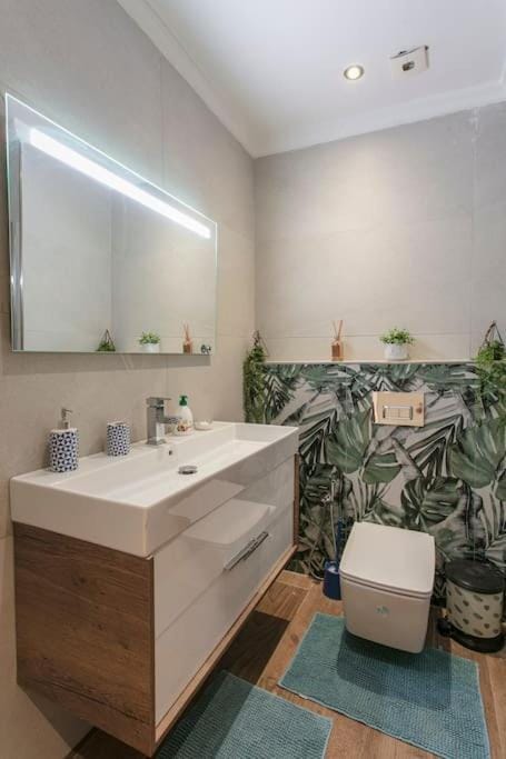 Red City Rendezvous – Downtown Apartment in Marrakesh