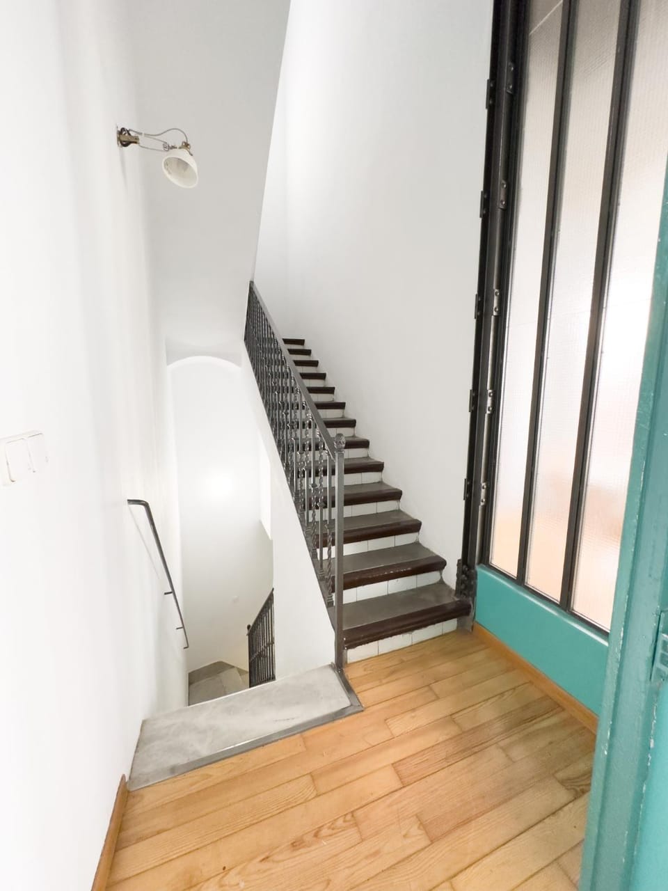 Stylish 1BR Central Apt, AC, Near Top Sight, Private Parking Opt Apartment in Seville