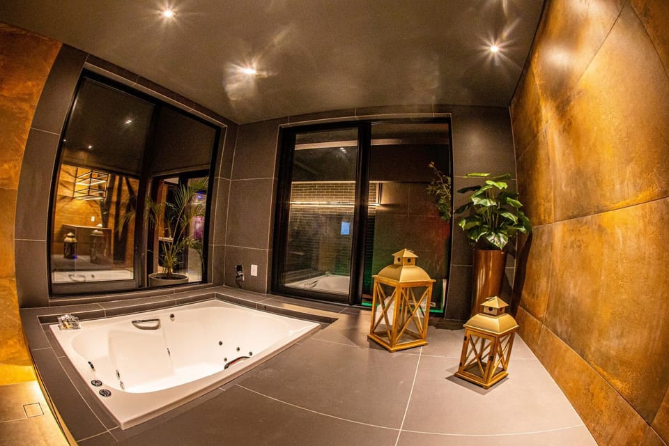 Hot Tub, Bath