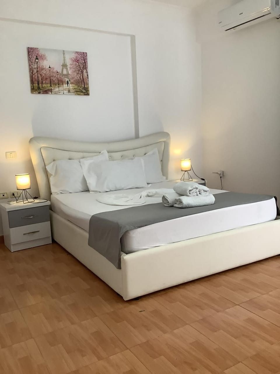 Bed, Photo of the whole room, Bedroom, air conditioner
