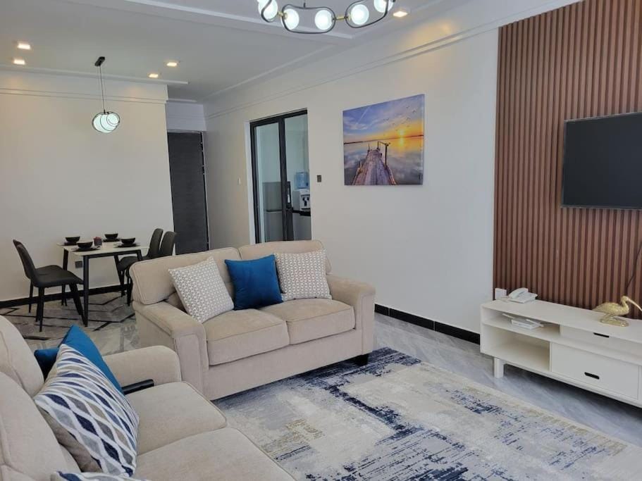 lovely apartment by Yaya Centre, opp CJs, Kilimani Apartment in Nairobi County