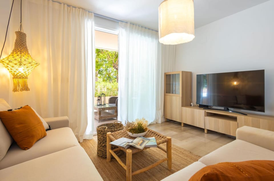 Golden Gardens, ground floor apartment with large terrace, smart TV, fibre internet, parking Apartment in Xàbia