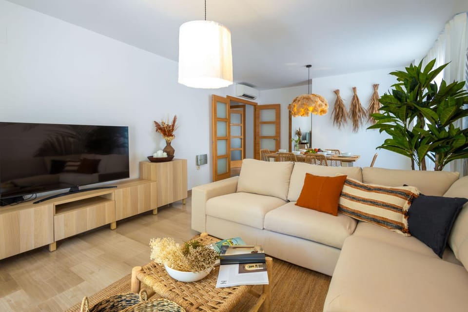 Golden Gardens, ground floor apartment with large terrace, smart TV, fibre internet, parking Apartment in Xàbia