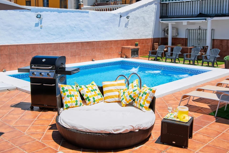 Pool view, Swimming pool, sunbed