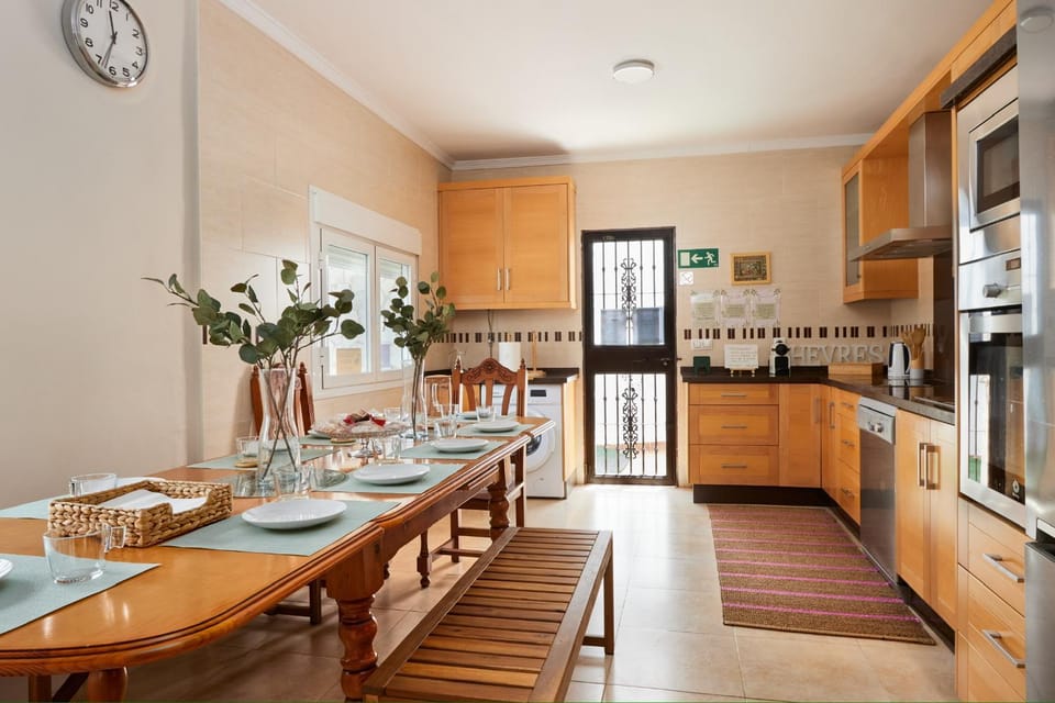 Kitchen or kitchenette, Dining area, dishwasher, oven, stove