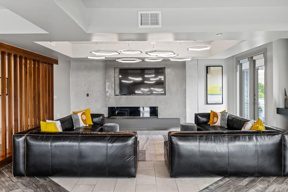Communal lounge/ TV room, TV and multimedia, Seating area