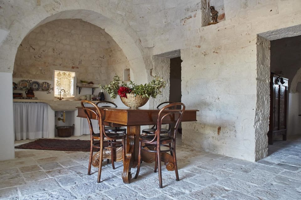 Kitchen or kitchenette, Living room, Photo of the whole room, Decorative detail, Dining area, Meals