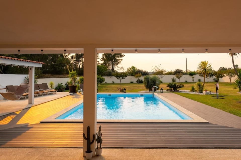 Pool view, Swimming pool, sunbed