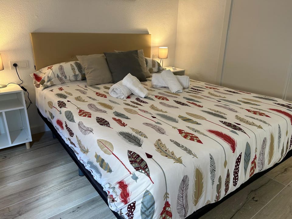 Bed, Photo of the whole room, Bedroom