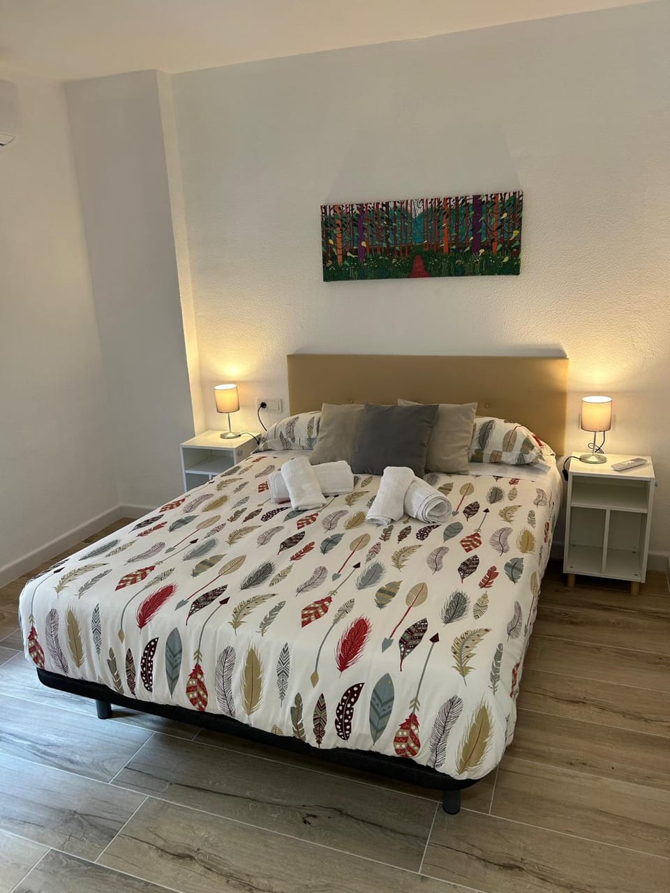 Bed, Photo of the whole room, Bedroom