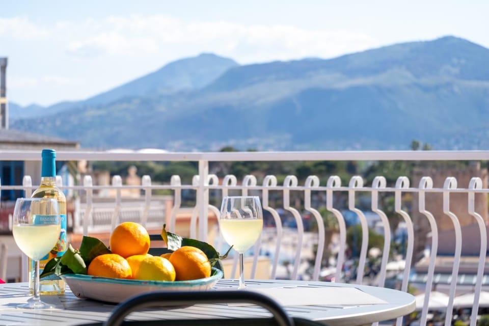 View (from property/room), Balcony/Terrace, Balcony/Terrace, Food and drinks, Dining area, Food, Mountain view, Sea view, Drinks