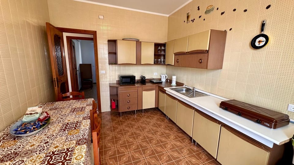 Kitchen or kitchenette, oven, stove