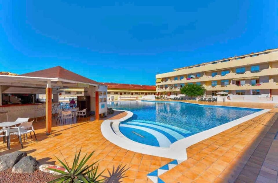 Property building, Lounge or bar, Pool view, Pool view, Swimming pool