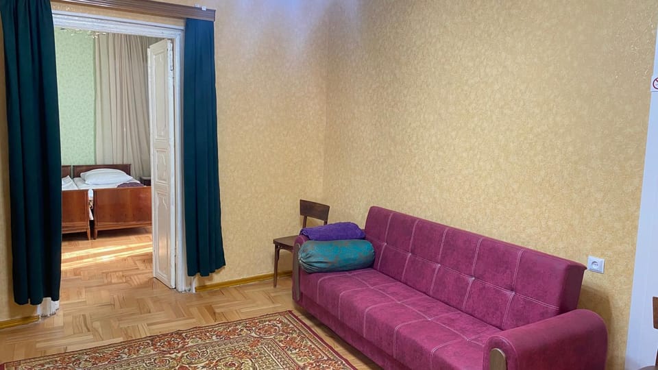 Living room, Photo of the whole room, Seating area