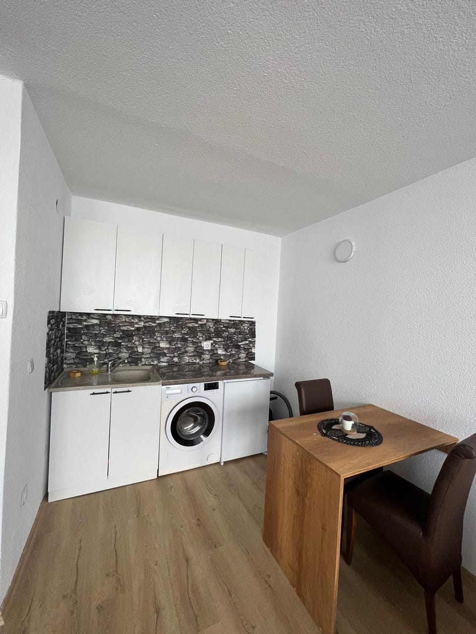 Kitchen or kitchenette, Living room, Seating area, Dining area, minibar