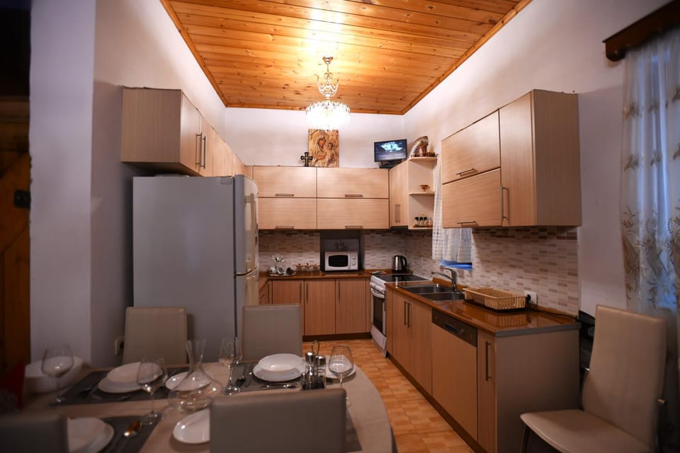 Kitchen or kitchenette, Living room, Seating area, Dining area, dishwasher, minibar, oven, pet friendly, stove