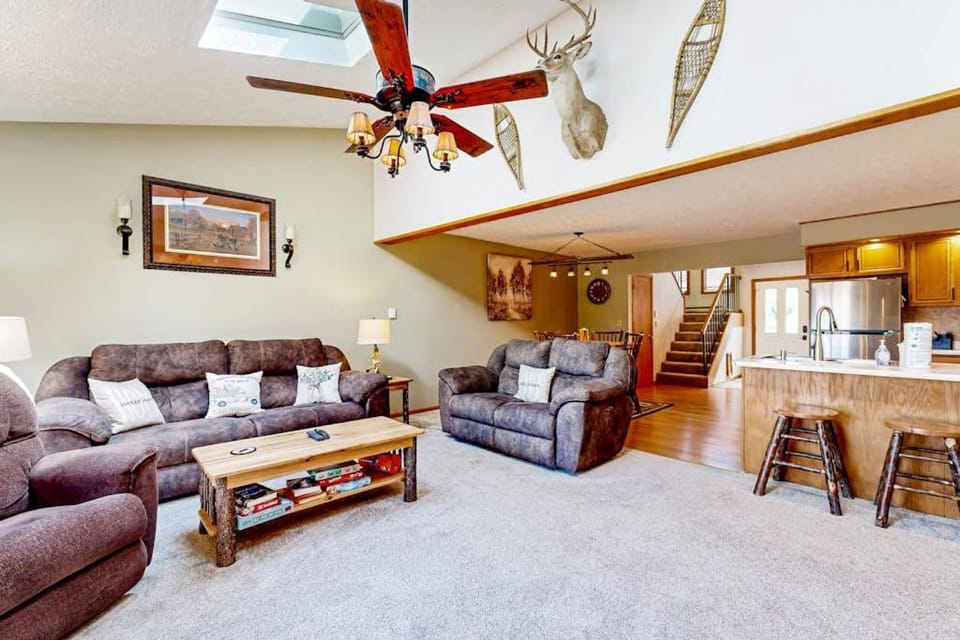 Oakland Oasis House in Deep Creek Lake