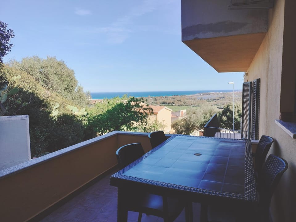 Natural landscape, View (from property/room), Balcony/Terrace, Dining area, Sea view