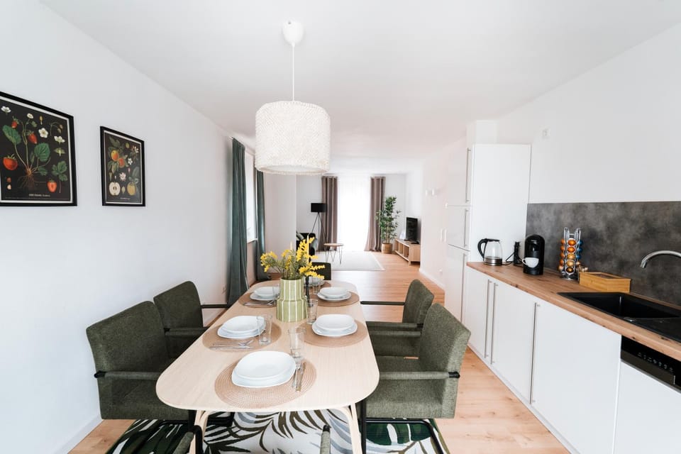 Coffee/tea facilities, Kitchen or kitchenette, Dining area
