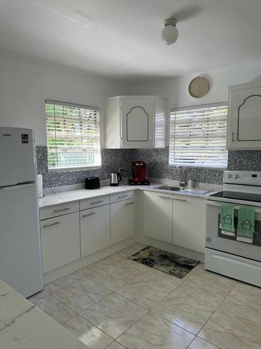 Kitchen or kitchenette, minibar, pet friendly, stove, toaster