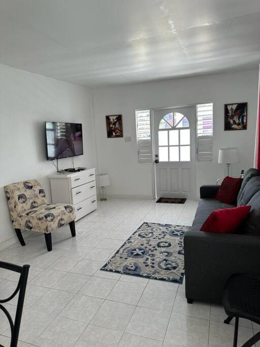Communal lounge/ TV room, TV and multimedia, Living room, Seating area, Evening entertainment