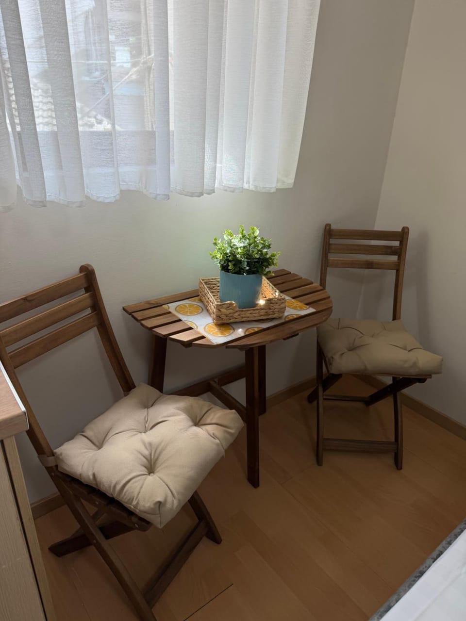 Seating area, Dining area