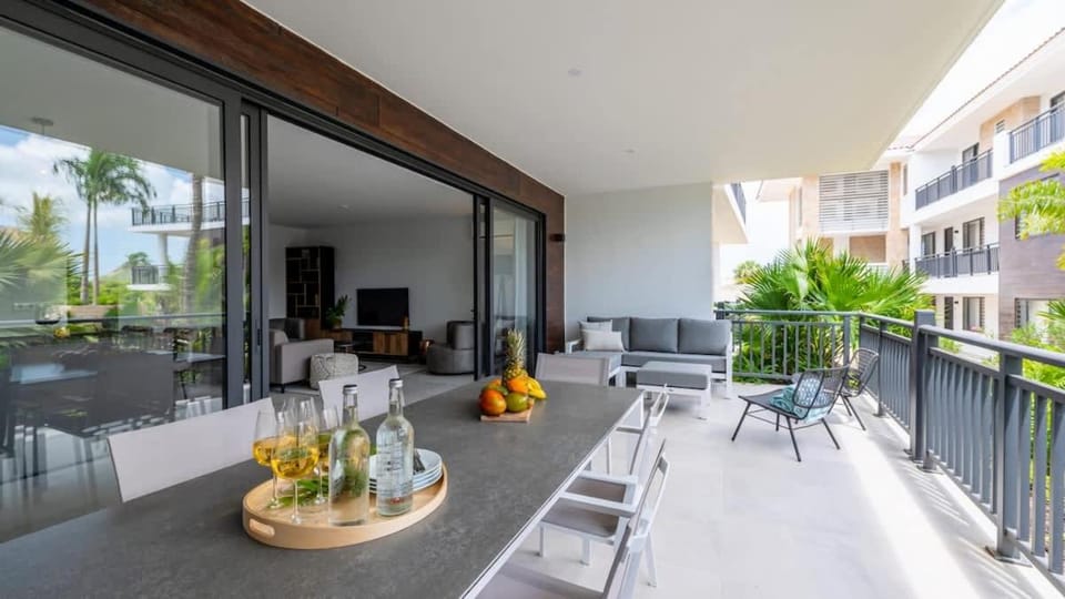 Blue Breeze Balcony Apartment in Sint Michiel