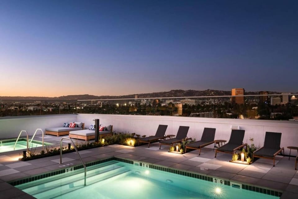 Balcony/Terrace, City view, Swimming pool, Sunset, sunbed