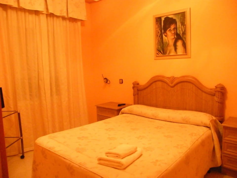 Shower, Bed, Dining area