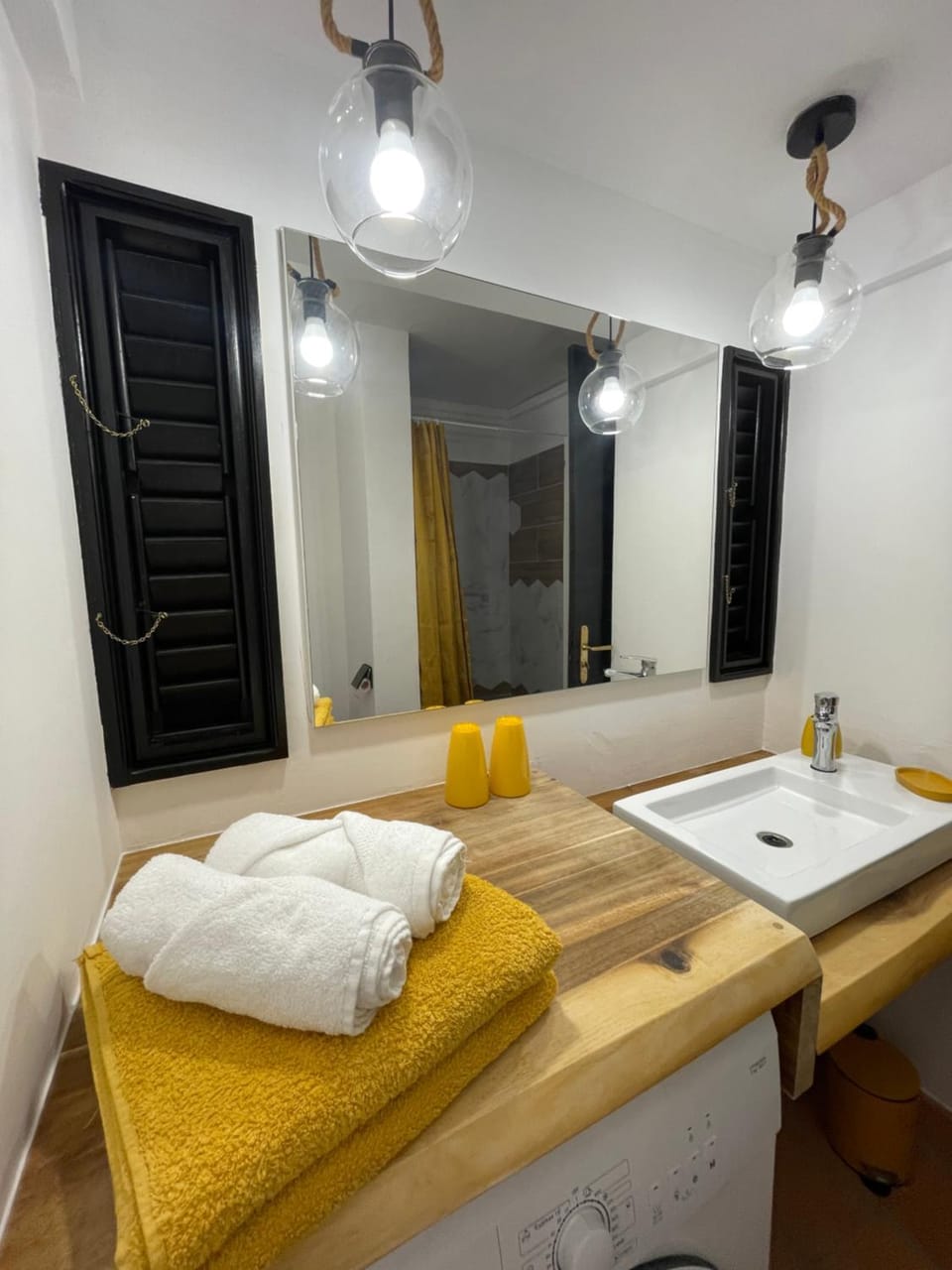 Bathroom, towels, washing machine